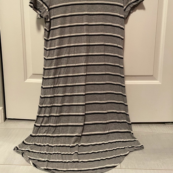 Stretchy striped grey dress - figure hugging! - Picture 2 of 3